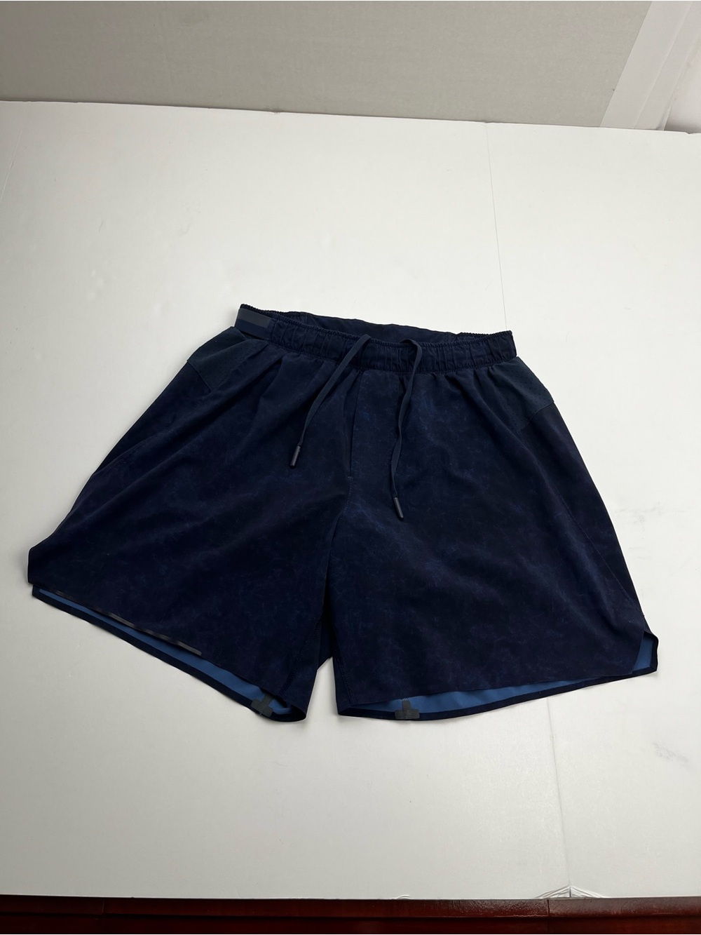 Lululemon Surge Short with Liner 6" Mens Navy Blue Athletic Shorts Small *FLAW
